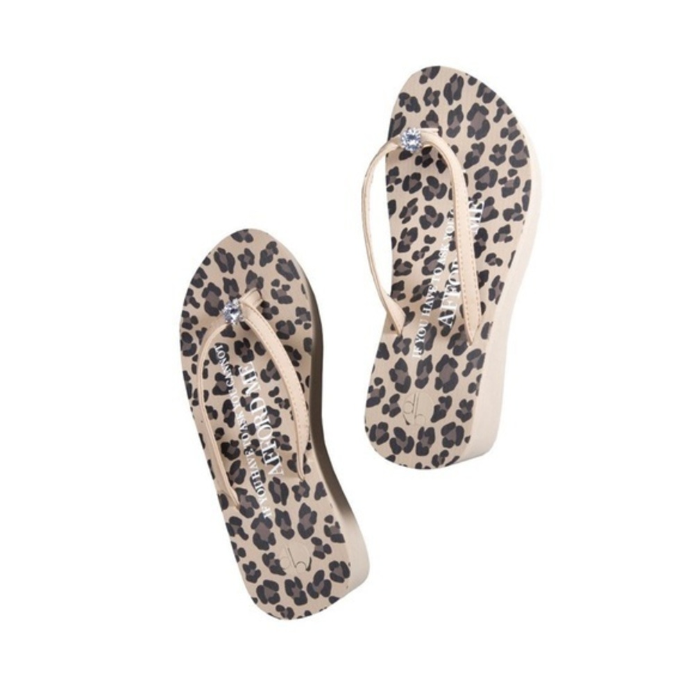 NWOT Girl Two Doors Down Leopard‎ Platform Flipflop Animal Print Sandals